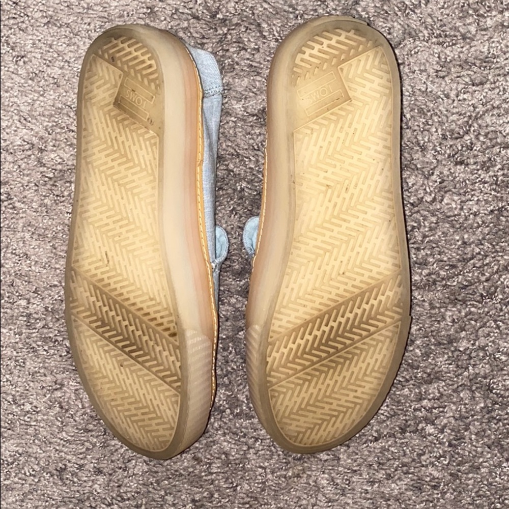 TOMS slip ons - Picture 2 of 3
